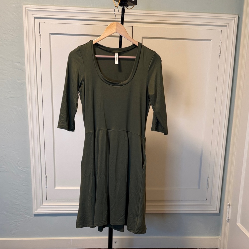 Maternity Olive Midi Dress 3/4 sleeve with pockets